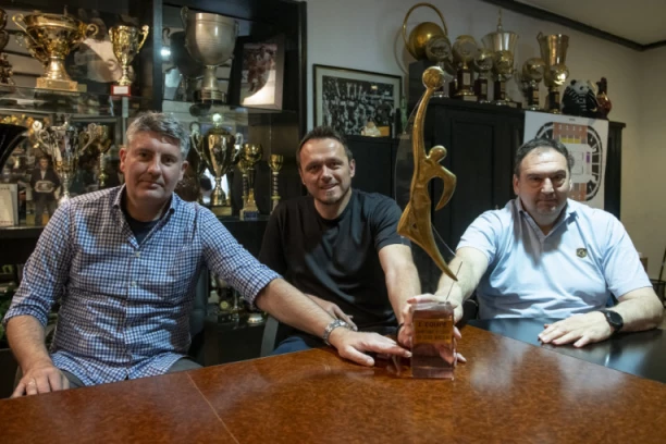 LEGENDE PARTIZANA TRI DECENIJE NAKON ISTORIJSKE TITULE PRVAKA EVROPE: Snimaće se film o istanbulskoj noći! (FOTO)