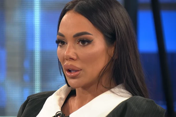 ZADNJICA Tamare Đurić ponovo u PROBLEMU? Starletin IMPLANT stoji po sred leđa, svi se pitaju šta joj se desilo! (FOTO)