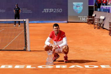 BILO JE EMOTIVNO: Iznenađenje za Novaka - Došli su na Dorćol i podržali najboljeg tenisera sveta! (FOTO)
