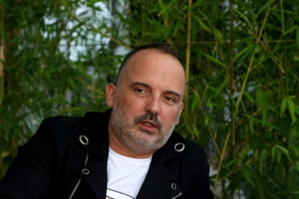 IZDAHNULA JE! Toni Cetinski progovorio o NAJTEŽEM životnom periodu i ženinom MOŽDANOM UDARU: Mislio sam da je sve gotovo!
