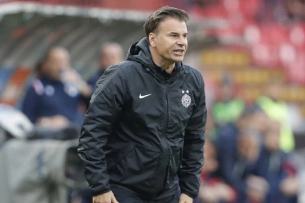 NEVEROVATNO! Aleksandar Stanojević vodio Partizan u Surdulici umesto Gordana Petrića! (FOTO)