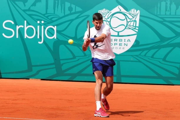 ČUDNE STVARI SE DOGAĐAJU: Novak ponovo pomerio obraćanje medijima!