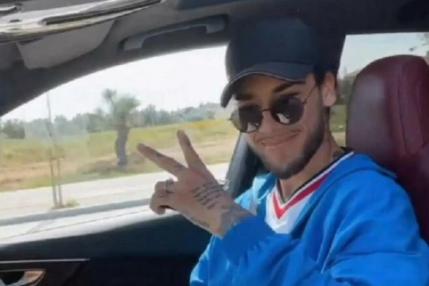 GUDELJ POKAZAO NOVU DEVOJKU, PLAVUŠA ZALUDELA SVE: Fudbaler objavio prvu zajedničku fotografiju!