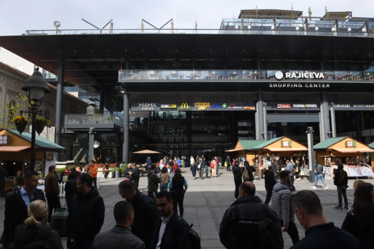 SVE DOJAVE LAŽNE! Nema bombi ni u tržnim centrima u Beogradu!