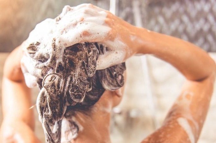 AKO VAM JE KOSA MASNA ODMAH NAKON PRANJA: Primenite sledeće pravilo tokom šamponiranja da bude čista bar nekoliko dana
