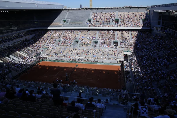 HOROR NA ROLAN GAROSU: Argentinac bio U LOKVI KRVI, ONESVEŠĆEN u hotelu!
