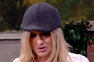 BEBI DOL IZBAČENA IZ STANA: Pevačica NIJE IMALA za KIRIJU, GAZDA je najurio napolje, otkriveni detalji KOJE NIKO NIJE ZNAO!