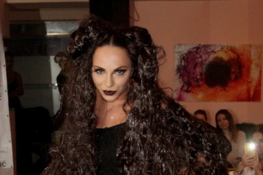 UHAPŠENA Ružica Veljković, uhvaćena sa drugaricom na delu: Napravila SKANDALOZNI PREKRŠAJ, policija je odmah PRIVELA, psi je NANJUŠILI! (FOTO)