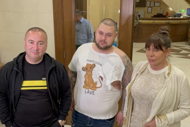 Đani prvo pocepao Slađu pa sina! Folker ne krije sreću što je postao deda, a snajkama poručio jedno! (VIDEO)