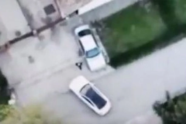 SPEKTAKULARNO RAZBIJANJE NARKO BANDE U ZEMUNU: Policija upala u leglo droge, zaplenjeno više kilograma heroina (VIDEO)