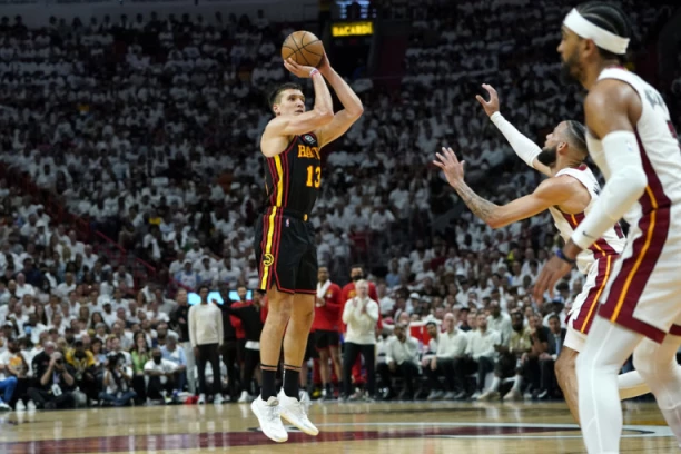 NA FLORIDI NIŠTA NOVO: Ne pomaže ni fantastični Bogdanović - Jastrebovima se bliži odmor, sjajni Batler urnisao Atlantu! (VIDEO)