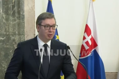 SVEČANOST U PREDSEDNIŠTVU: Vučić uručio Orden predsedniku Evrodžasta Ladislavu Hamranu (VIDEO)