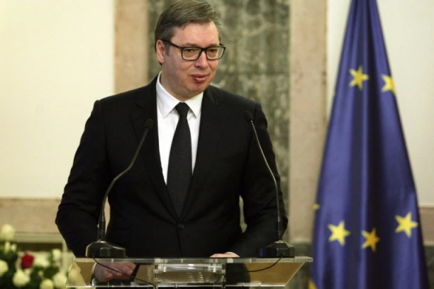 VUČIĆ ČESTITAO GOLOBU: Nadam se da ćemo nastaviti da unapređujemo odnose!