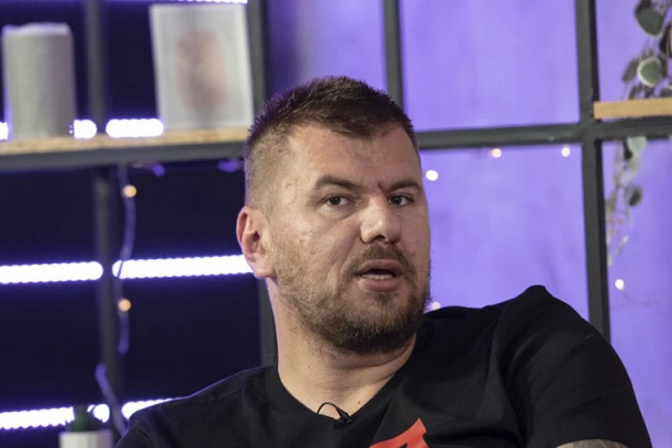 JANJUŠ OPUSTOŠIO RADNJE PO NEMAČKOJ! Neviđeni prevarant, stvari umesto 370 evra, plaćao 28! (VIDEO)