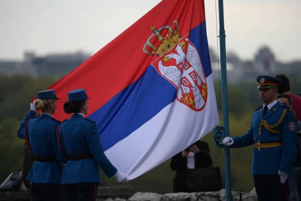 OBELEŽEN DAN VOJSKE SRBIJE! Aljtiljerijska paljba i himna Srbije orila se sa Savskog platoa!