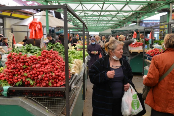 PENZIONERKA RAZVILA OZBILJAN BIZNIS! Prodaje ono što SVI IMAMO U KUĆI: Evo kako je došla na ideju da OVO PRODAJE - Ljudi ovih dana masovno dolaze kod nje!
