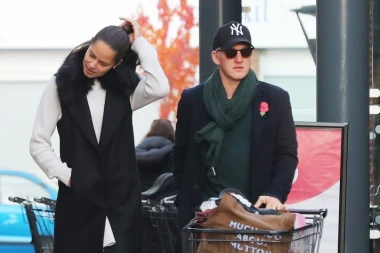 IZ PATIKA UŠLA U SALONKE I SADA JE DAMA ZA KOJOM SE SVI OKREĆU! Da li je i za vas ovo jedna od savršenih kombinacija za svaku priliku?