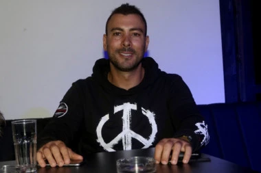 UROŠ ĆERTIĆ UMALO POGINUO ZBOG BIVŠE! Hteo da joj priredi IZNENAĐENJE, pa jedva izvukao ŽIVU GLAVU!