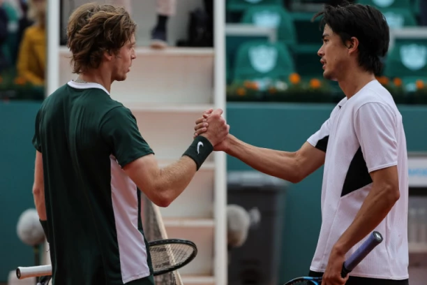 VELIKA PRETNJA ZA NOVAKA: Rus grabi ka finalu, prava borba tek sledi!