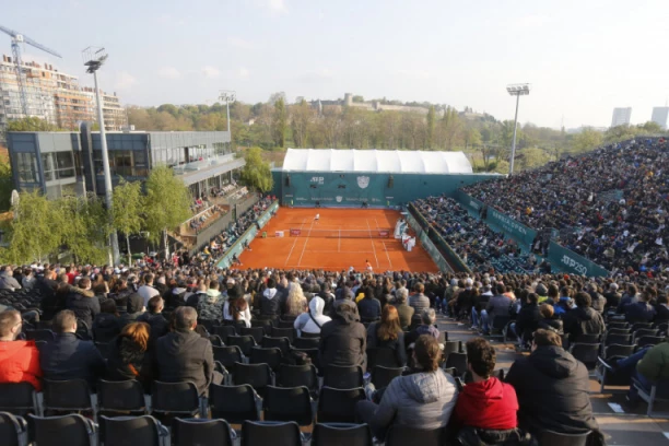 SRBIJA ĆE BITI NA NOGAMA: Novak izlazi na teren u 14 časova!