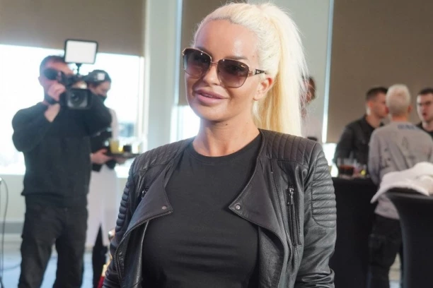 NAJVEĆE TAJNE PEVAČICINE VEZE DOSPELE U JAVNOST - SVE ISPLIVALO NAKON GUBITKA DETETA! Džidža prekinula tišinu, o ovome je dugo ćutala!