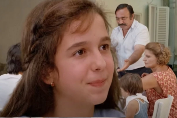 Vladica iz "VARLJIVOG LETA" danas izgleda potpuno drugačije: Izrasla je u FATALNU PLAVUŠU, nije se ostvarila kao majka, a onda je NESTALA sa lica zemlje! (FOTO)