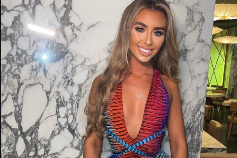 Saskia u izazovnoj odevnoj kombinaciji 