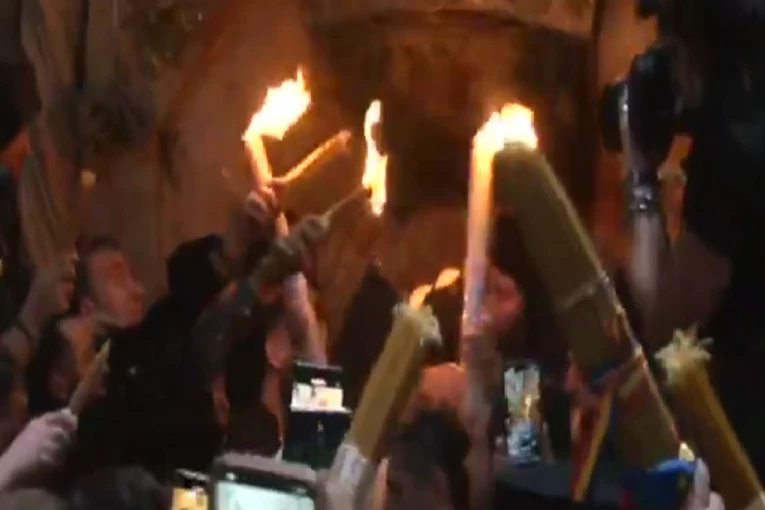 VELIKO ČUDO PRED VASKRS! Pojavio se BLAGODATNI OGANJ u Hramu Groba Gospodnjeg u Jerusalimu! (VIDEO)