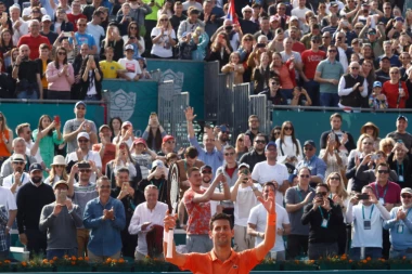 NAJLEPŠA SLIKA NAŠEG BEOGRADA: Ministar Udovičić podržao Novaka Đokovića! (FOTO)
