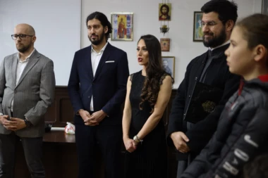 DOBROTVORNA AKCIJA FONDACIJE DAJANA PAUNOVIĆ I KOMPANIJE PERTINI: Paketići radosti za beogradske mališane! (FOTO)