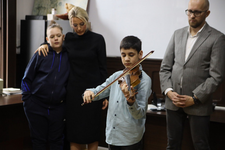 Paketići radosti za beogradske mališane