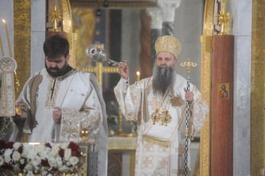 RAT JE SRAMOTA SVAKOG ČOVEKA KAO IKONE BOŽJE! Snažna poruka srpskog patrijarha Porfirija na vaskršnoj liturgiji!