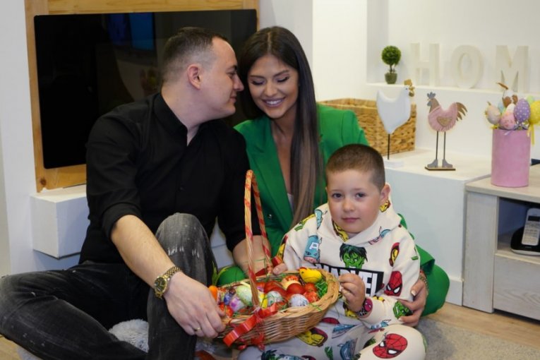 Ovako je Ana Radulović proslavljala Uskrs sa mužem i sinom pre razvoda
