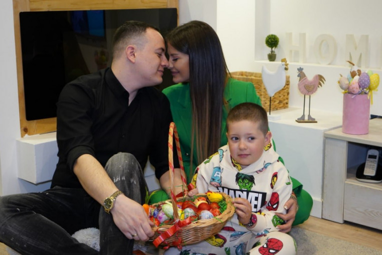 Ovako je Ana Radulović proslavljala Uskrs sa mužem i sinom pre razvoda