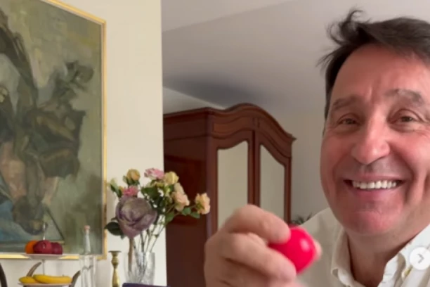 Jovan Memedović se KUCAO JAJIMA, a onda je usledio HAOS: Voditelj nasmejao sve (FOTO)