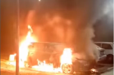 UHAPŠEN NOVOSAĐANIN! Sumnja se da je POLIO BENZINOM i zapalio automobil! (FOTO, VIDEO)