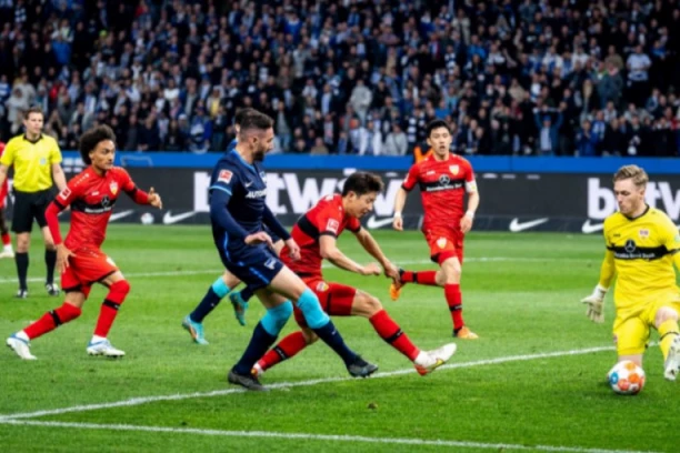 BORBA KAO I `45.: Berlin ovoga puta nije pao - "Švabe" na korak od ispadanja!