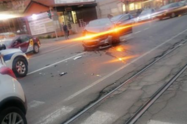 UDES U BEOGRADU! Sudarili se tramvaj i dva automobila! Jedan vozač u alkoholisanom stanju? (FOTO)