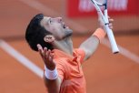 NE VADI GA IZ USTA: Dežurni Novakov hejter ponovo udario na najboljeg tenisera sveta!