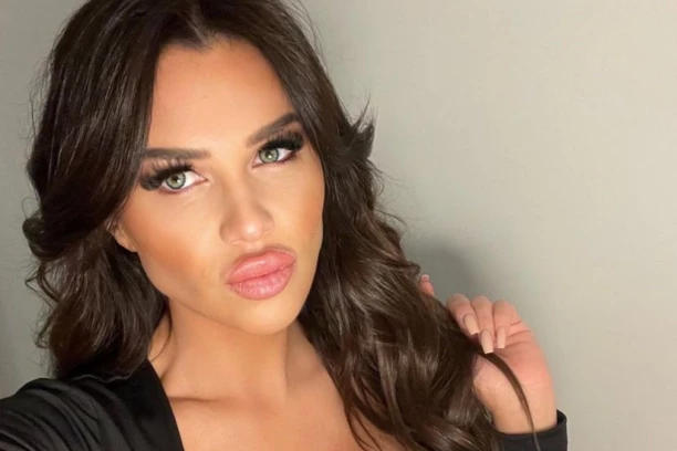 STANIJA POKAZALA NOVOG DEČKA: Skupocen sat i tetovaže, a zbog ovoga se svi pitaju da li se VERILA za njega (FOTO)