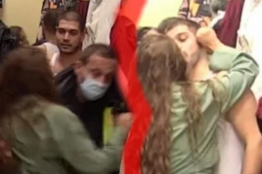 Dalilu OBEZBEĐENJE skidalo sa Dejana, ZVERSKI skočila na bivšeg muža: Dragojevićka potpuno odlepila, napravila SKANDAL u Šimanovcima!