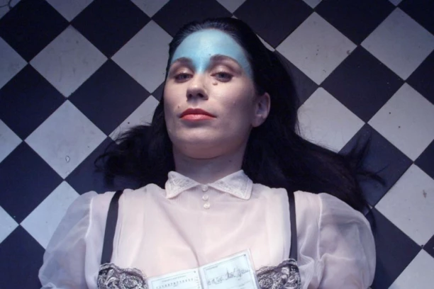 Konstrakta se UDALA za svog PROFESORA sa fakulteta! Njihova ljubav bila je ZABRANJENA?