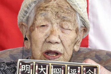 PILA JE SAMO GAZIRANO I JELA ČOKOLADU! Umrla je najstarija osoba na svetu, a evo koliko je doživela! (FOTO)