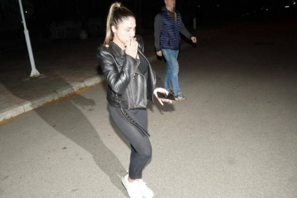 Sandra Afrika nakon NAPADA u STRAHU! Komšije otkrile u kakvom je stanju pevačica: Trebaće joj OBEZBEĐENJE!