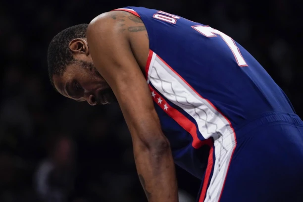 PLEJ-OF SE ŽESTOKO ZAKUVAO: Bruklinove zvezde POMETLANE, Bobi igrao u pobedi Dalasa! Embid propustio ogromnu šansu! (VIDEO)