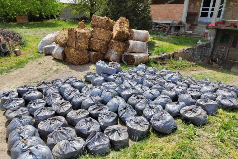 PANČEVAC UHAPŠEN ZBOG ILEGALNE PRODAJE DUVANA: Policija pronašla više od 2.000 kilograma robe (FOTO)