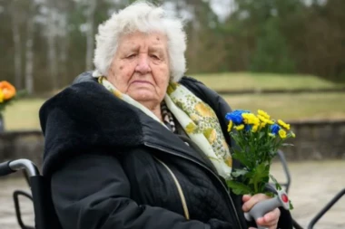 PREŽIVELA SAM HITLERA, STALJINA, PREŽIVEĆU I OVOG KRE*ENA PUTINA! Vremešna Ukrajinka zaklela se da će PREŽIVETI rat! (FOTO)