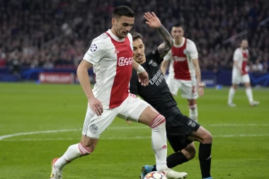 POKLONITE SE MAJSTORU FUDBALA: Čudesan pogodak Dušana Tadića! (VIDEO)