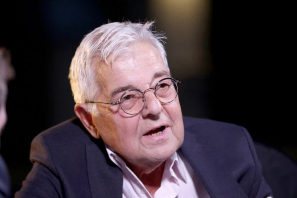 BRANKU CVEJIĆU SE BORE ZA ŽIVOT: Čuveni Bane Bumbar je u KLINIČKOM CENTRU zbog problema sa CREVIMA i PLUĆIMA