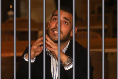 Darko Lazić AGRESIVAN, PSUJE I URLA NA SAV GLAS: Ovo su detalji iz ZATVORSKE ĆELIJE, pevač van sebe!